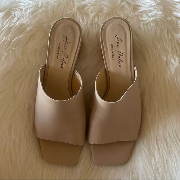 Designer Ana Palma tan mules - Picture 2 of 5